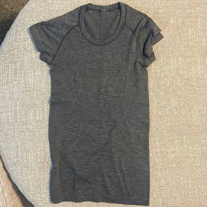 LULULEMON grey swiftly tech short sleeve !! 🦋